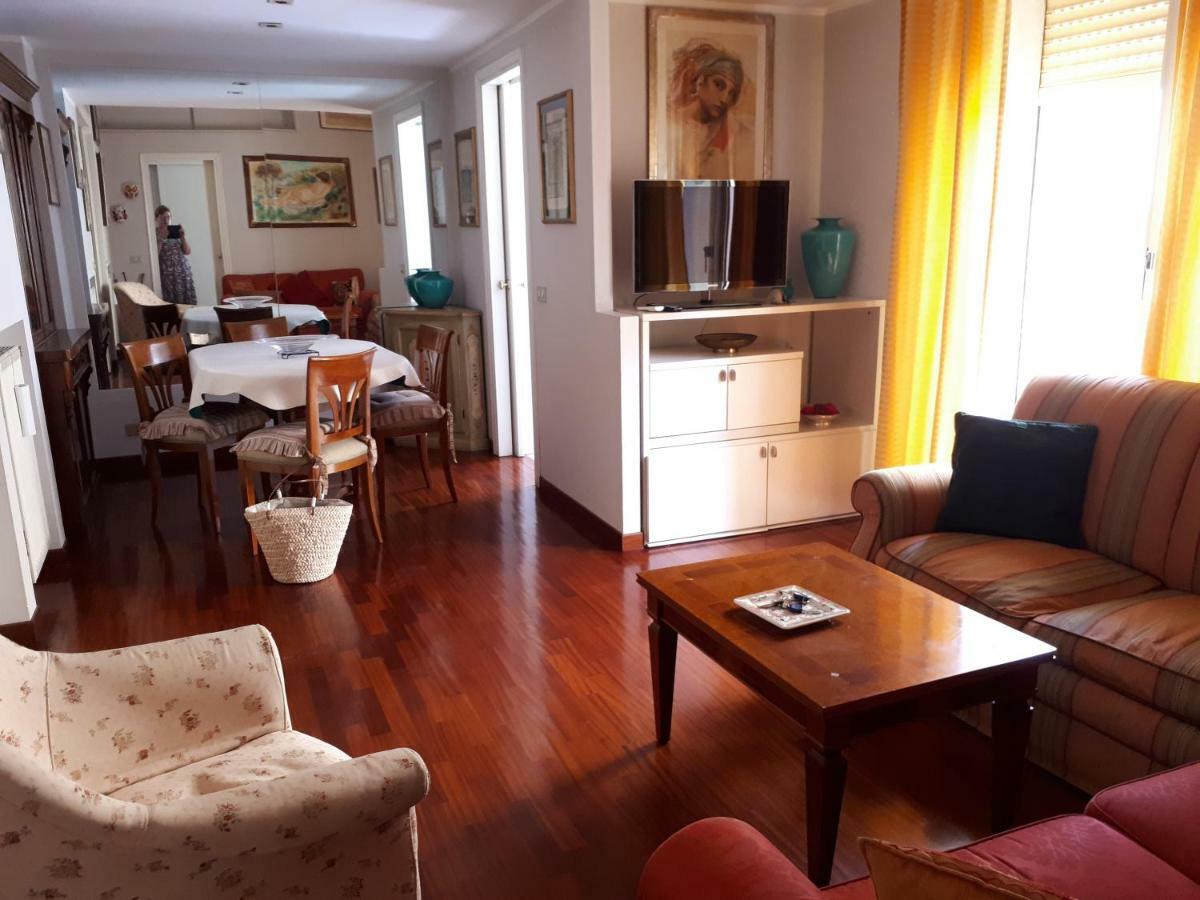 Rey Apartament Lejlighed Rom Eksteriør billede